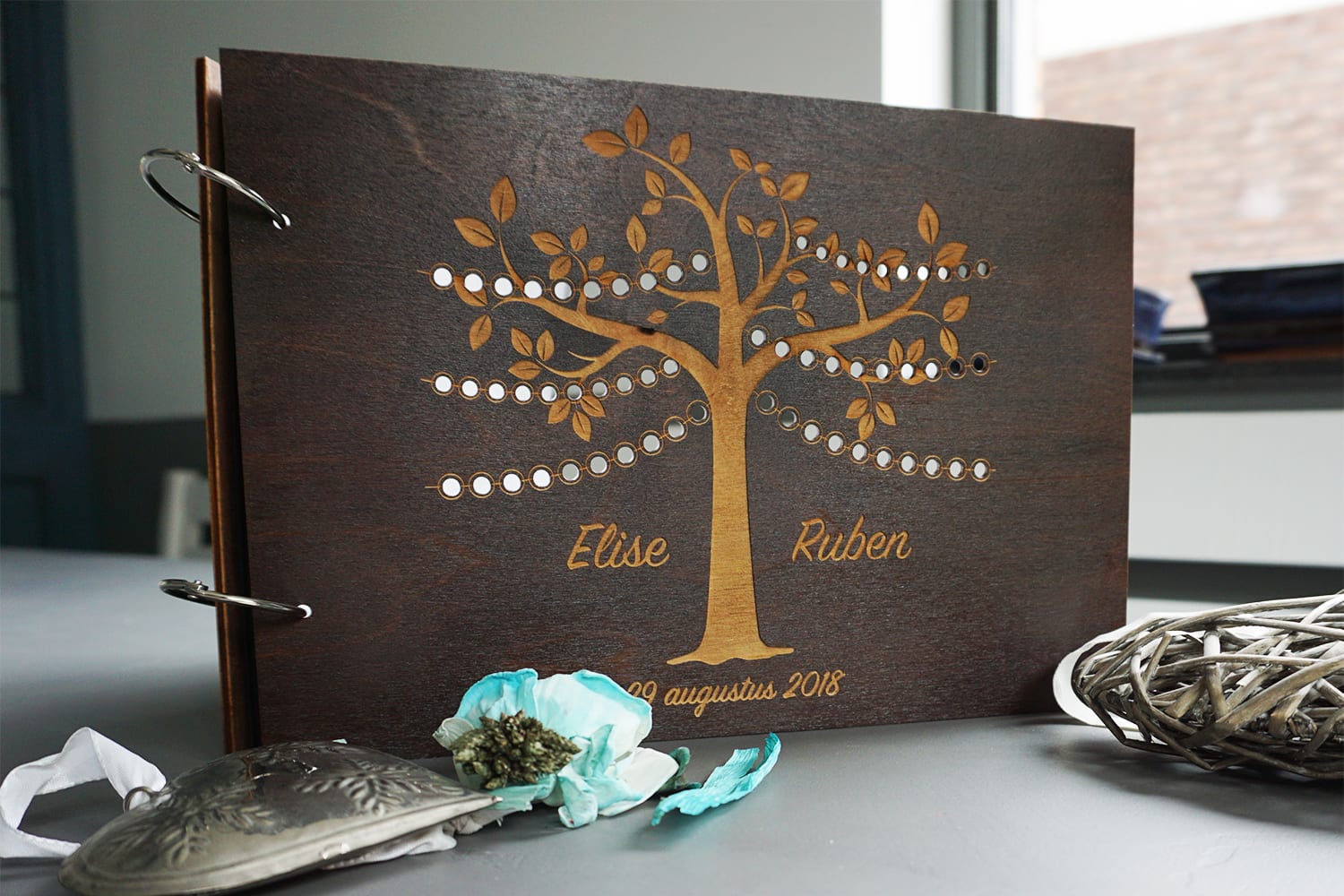 Houten fotoalbum huwelijk Lichtjesboom - Afbeelding 2
