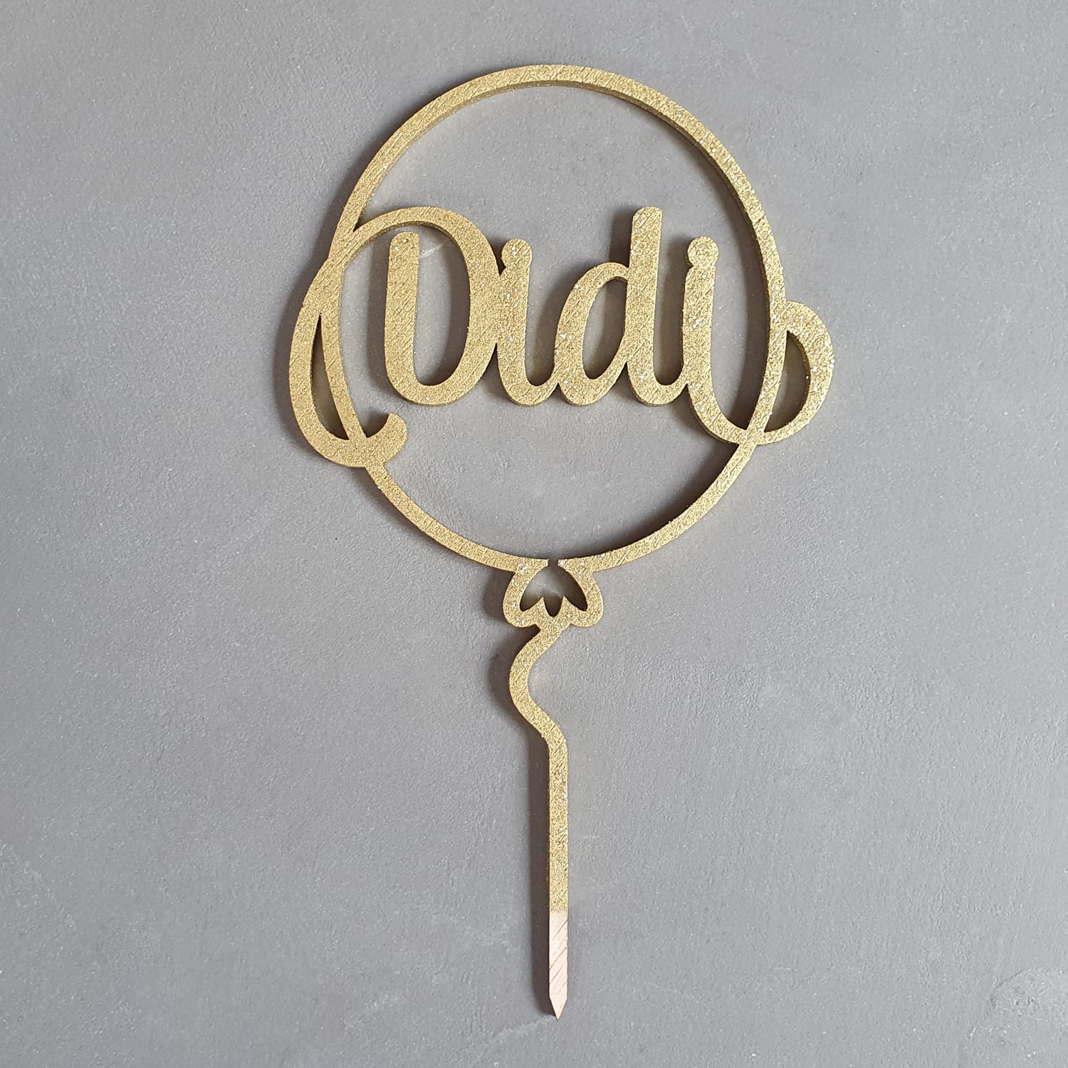 Houten taarttopper: ballon met gepersonaliseerde naam erin - Afbeelding 2