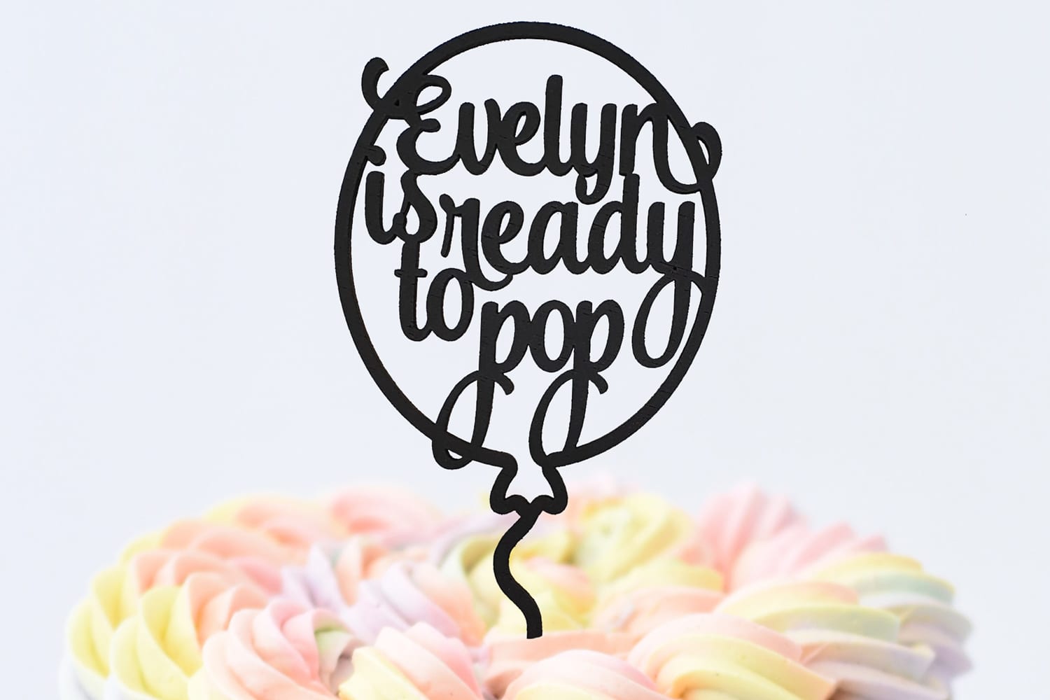 cake topper ballon ready to pop