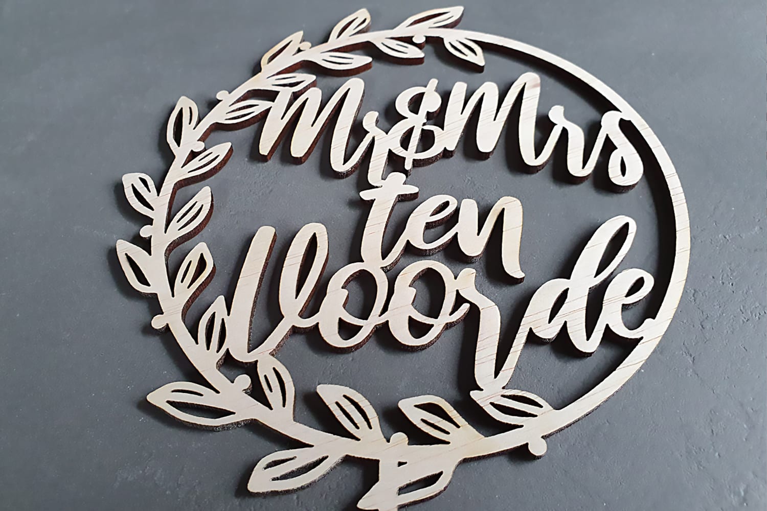 Taartprikker voor bruidspaar 'Mr. & Mrs. met Krans' - Afbeelding 3