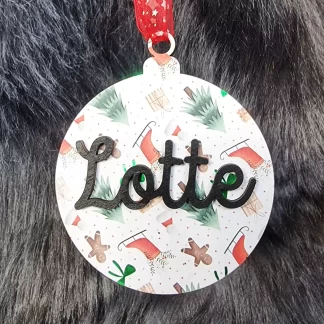 Gepersonaliseerde kerstbal met klassiek kerstpatroon