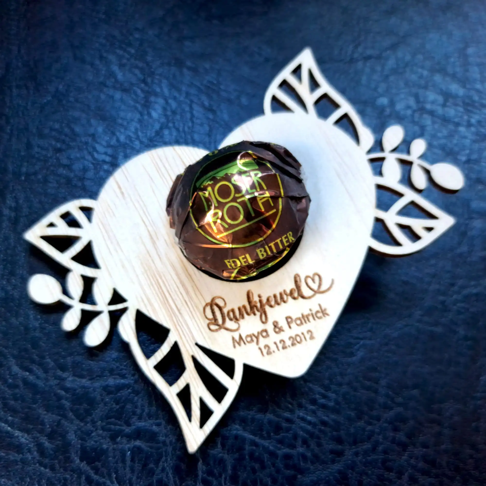 Bedankje bruiloft: houten hartje met chocolade - Afbeelding 3