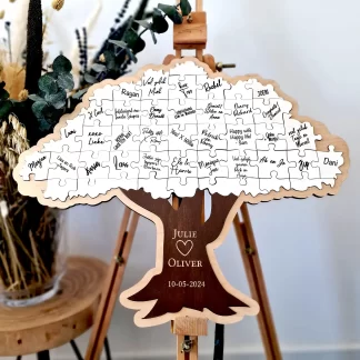 Gastenboek: houten boom met puzzelstukken