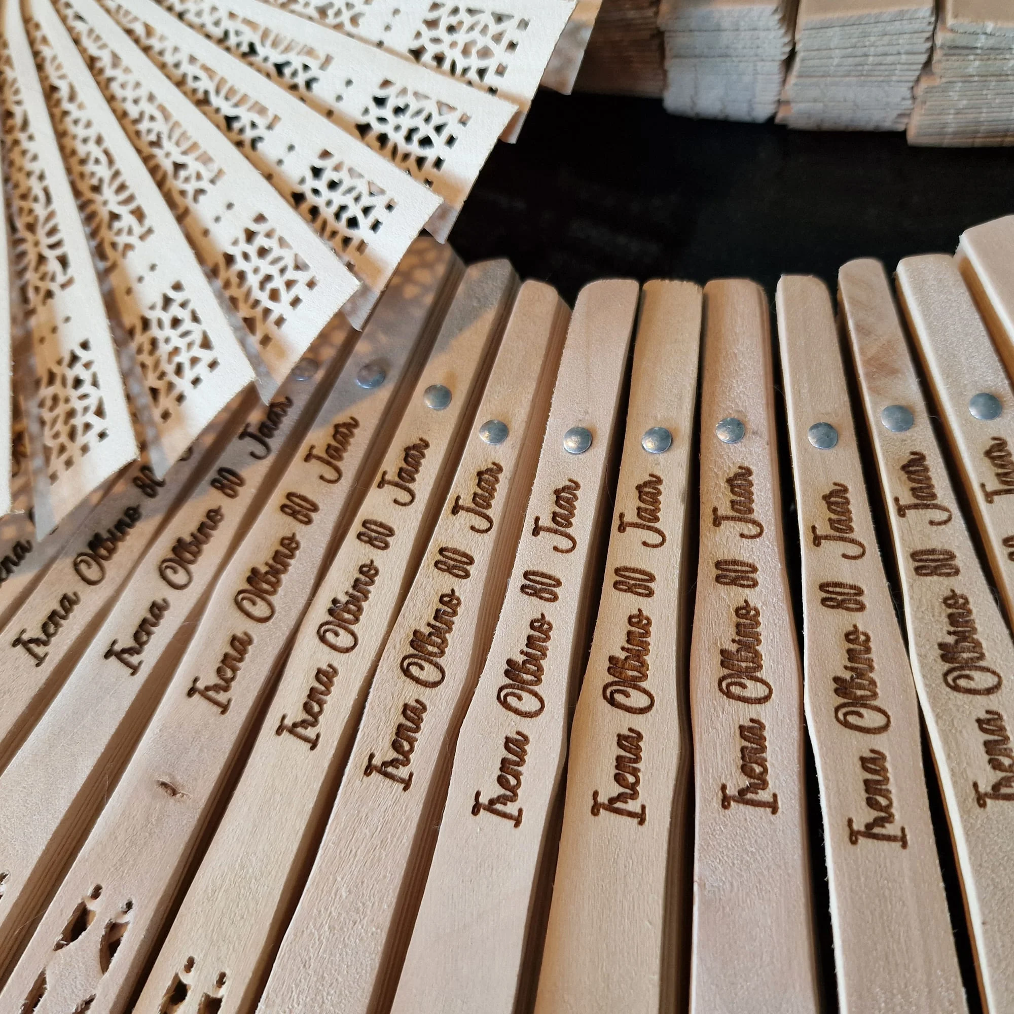Bruiloft bedankje: houten waaier gepersonaliseerd - Afbeelding 4